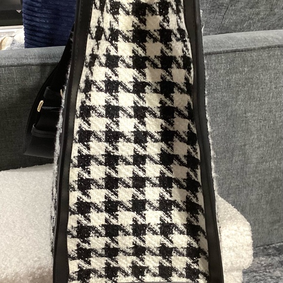 Kate Spade Black and Cream Houndstooth Manhattan - Picture 6 of 13